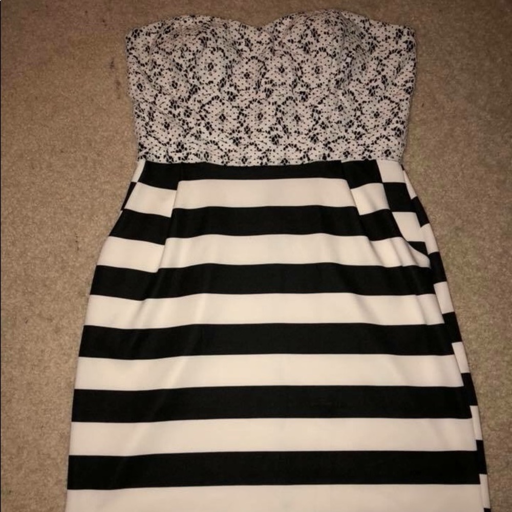 SOLD 🙈 Black and white striped dress